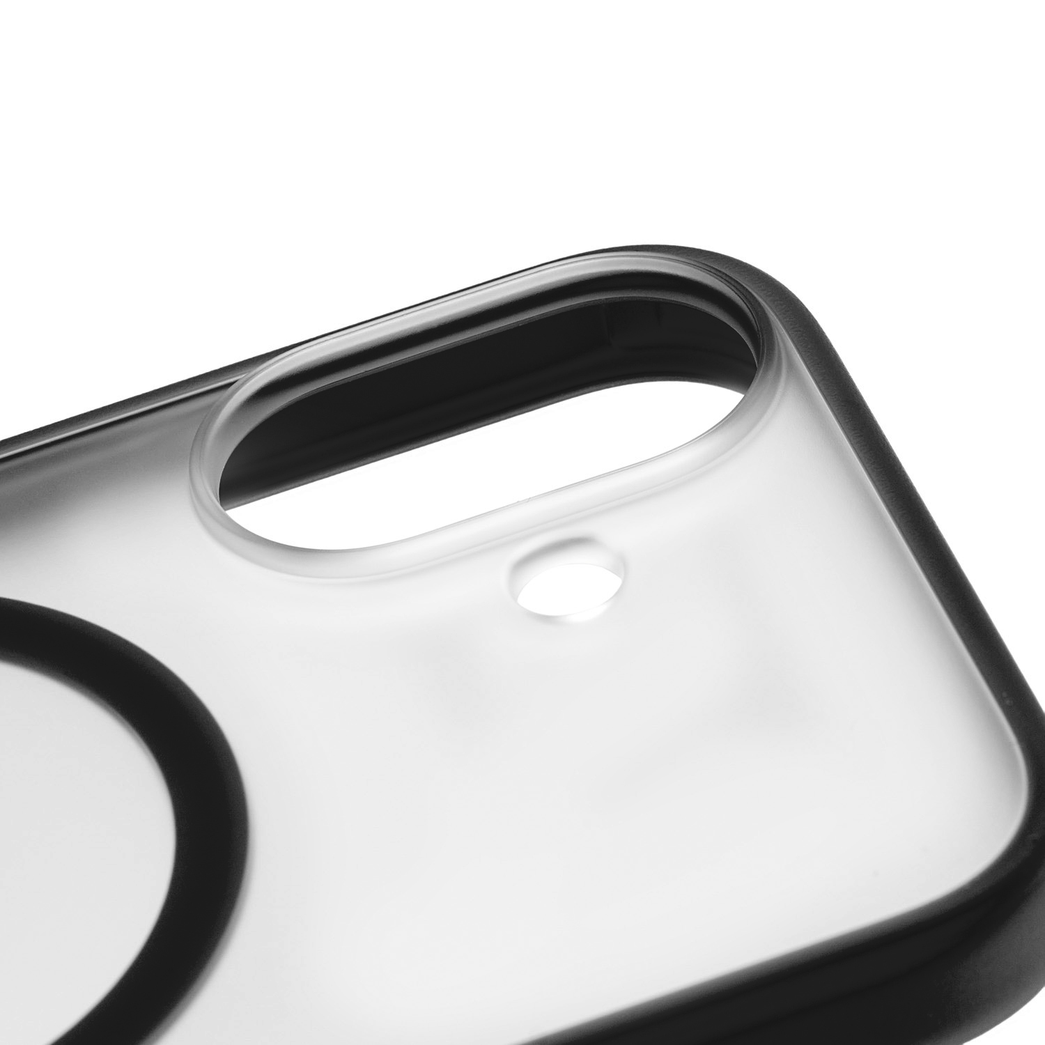 На фото изображено Чехол защитный uBear Cloud Mag Case для iPhone 17, MagSafe, черный