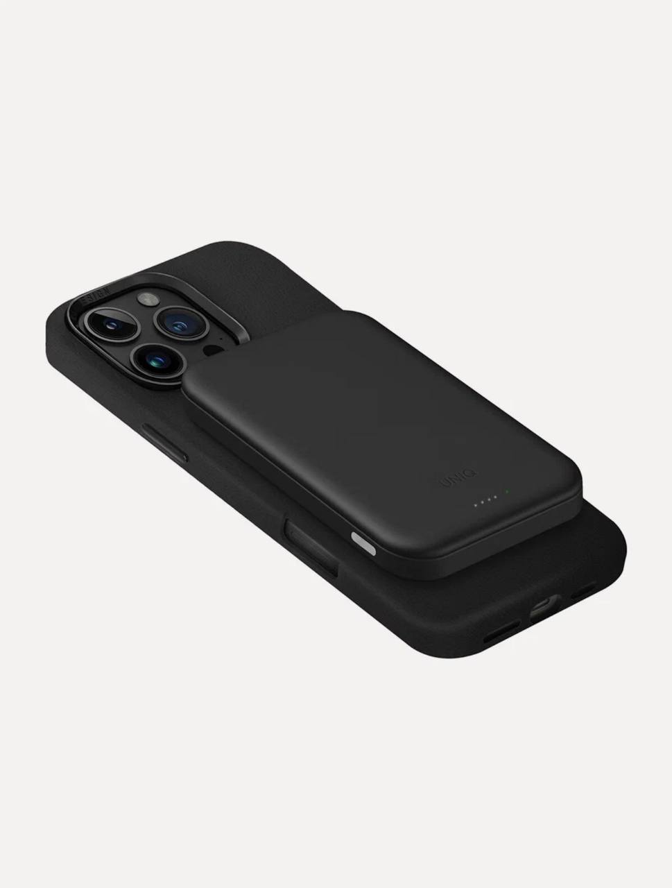 На фото изображено Внешний аккумулятор Uniq Lexa 5000 mAh, черный