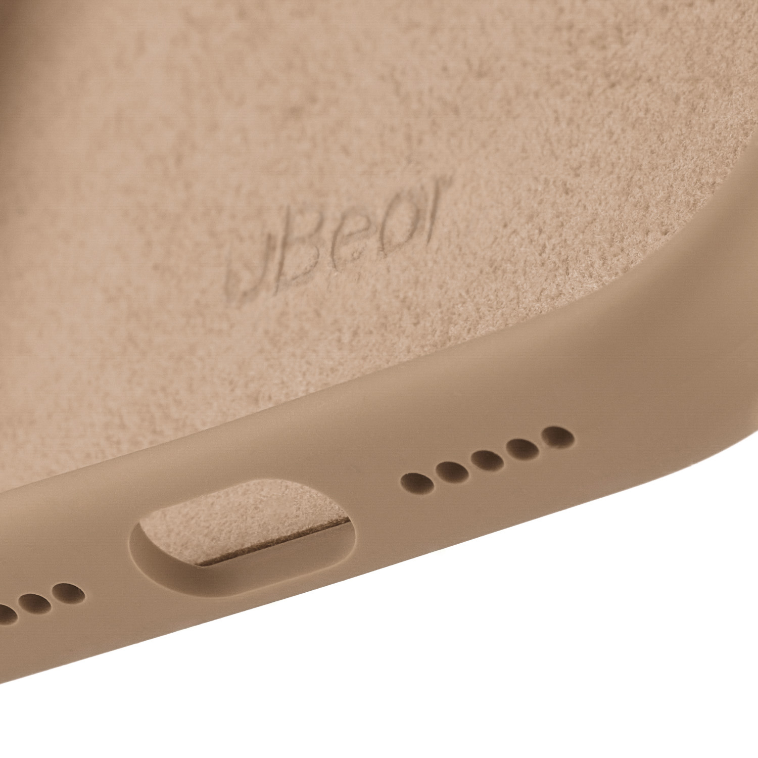 На фото изображено Чехол защитный uBear Touch Mag Case для iPhone 17 Pro, MagSafe, латте