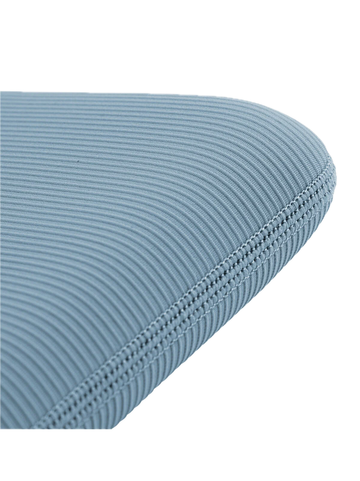 На фото изображено Uniq Cyprus Ridge Edition для MacBook Air 13, Sky Blue