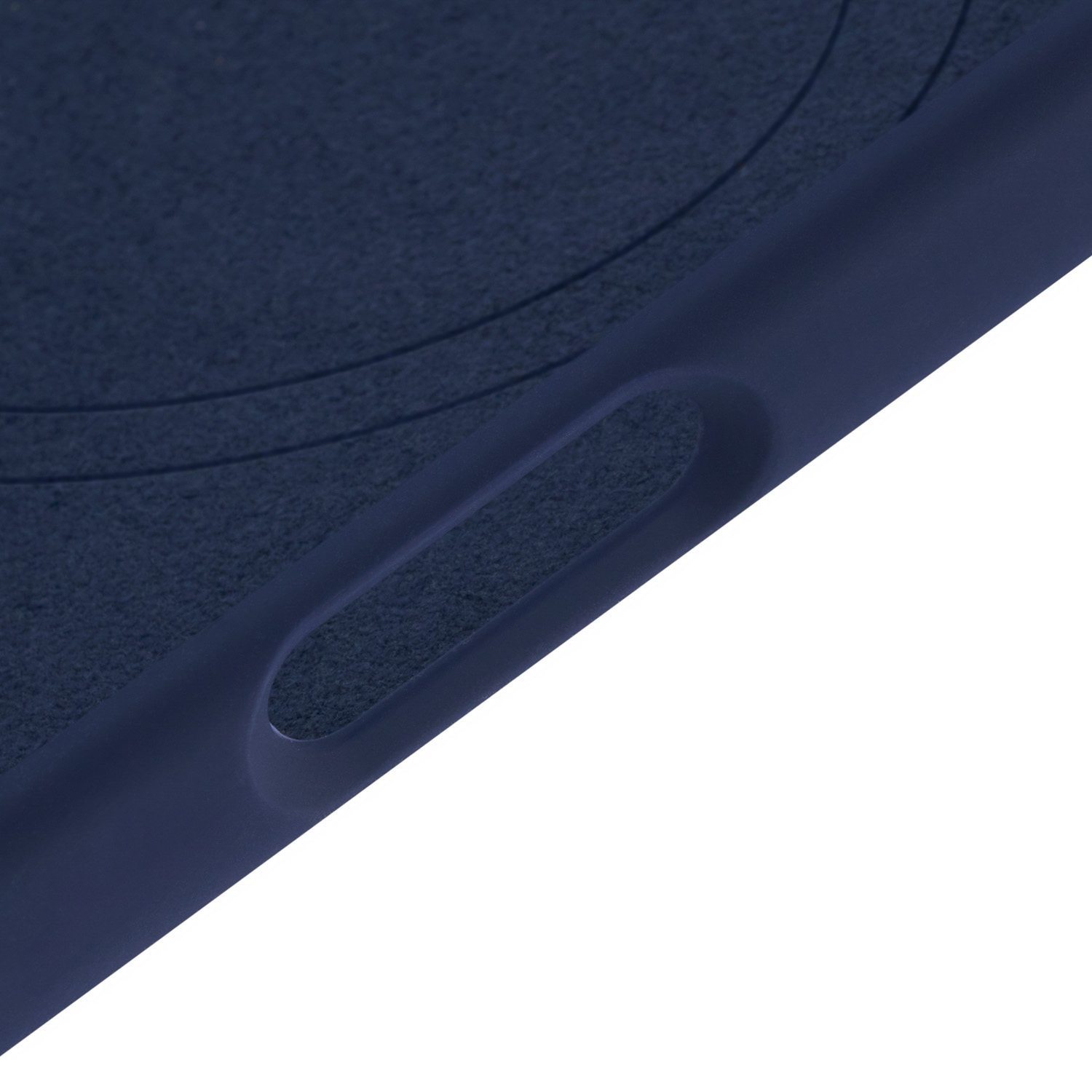 На фото изображено Чехол защитный uBear Touch Mag Case для iPhone 17 MagSafe, темно-синий