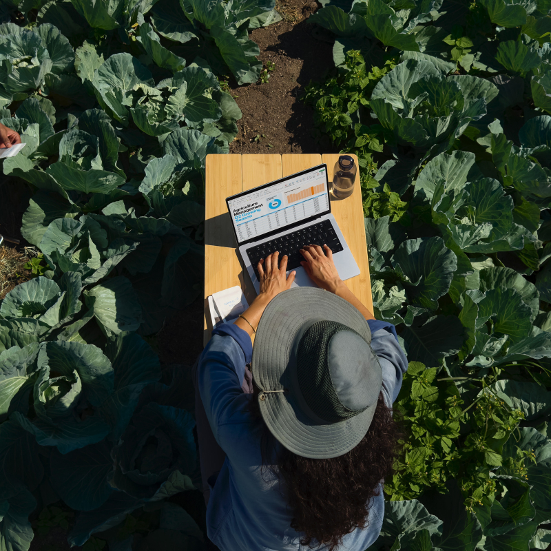 На фото изображено Apple MacBook Pro 16" (M5 Pro, 18C / 20C, 2026) 48 ГБ, 1 ТБ SSD, чёрный космос